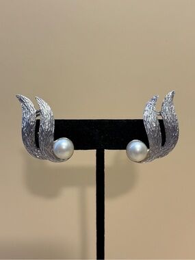 TARA Silver Textured Wave Faux Pearl Clip-On Earrings 1-3/8”